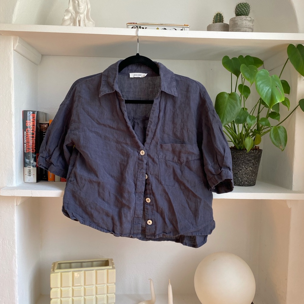 Mod Ref Crop Dusty Blue Button Down Top - Picture 3 of 4